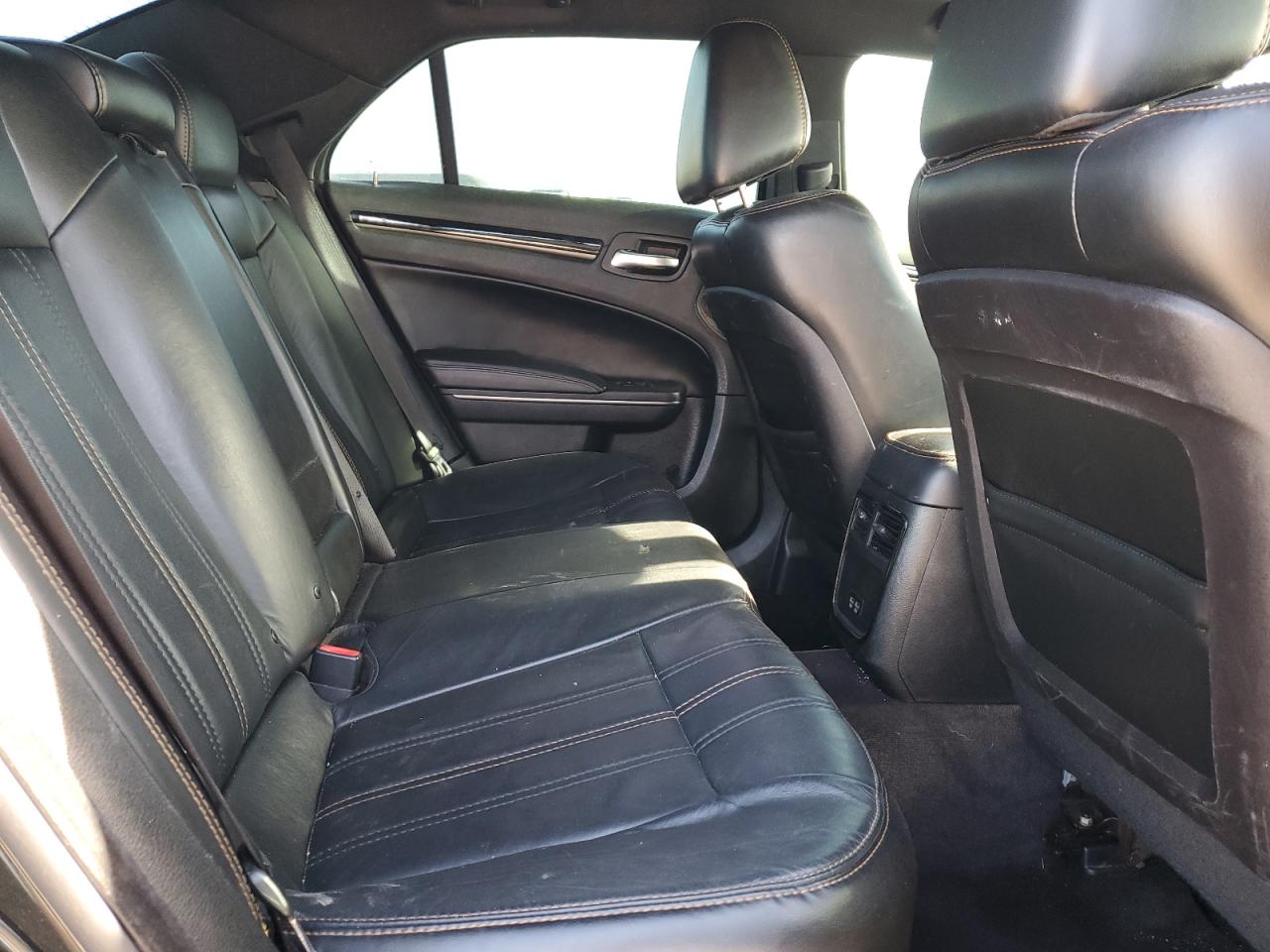 2016 Chrysler 300 VIN 2C3CCAGG2GH282875 Copart auction photo, vandalism / front end damage thumbnail 10