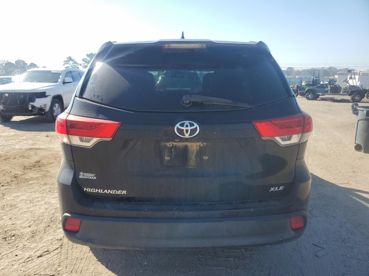 2018 Toyota Highlander VIN 5TDKZRFH3JS545284 Copart auction photo, front end / side damage thumbnail 6
