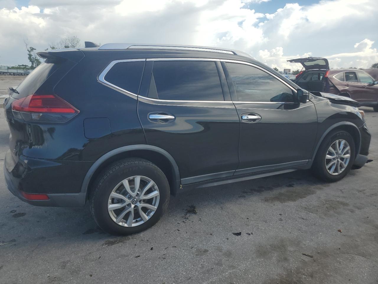 2017 Nissan Rogue VIN KNMAT2MT6HP584743 Copart auction photo, front end damage thumbnail 3
