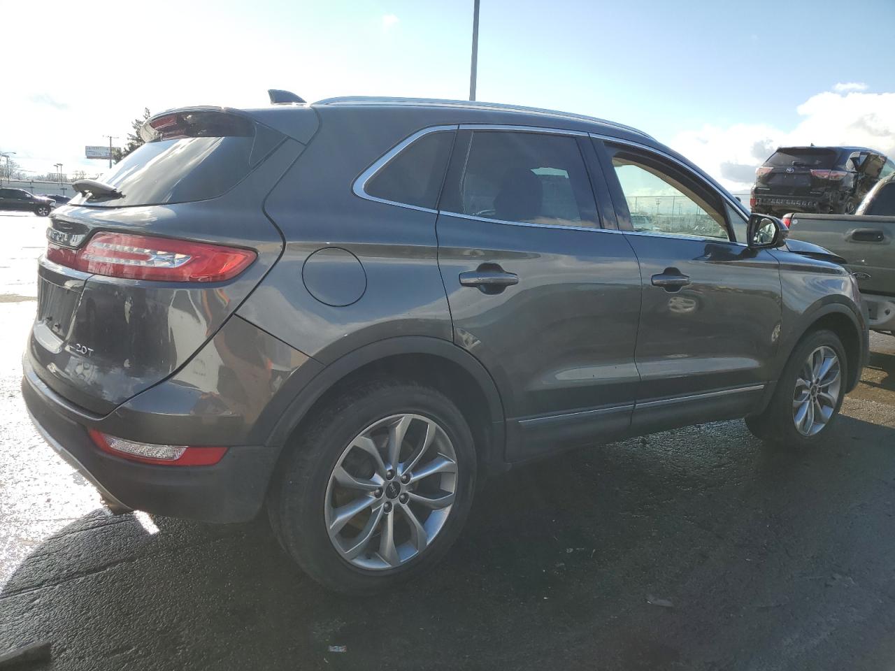 2017 Lincoln MKC VIN 5LMCJ2C91HUL47737 Copart auction photo, front end damage thumbnail 3