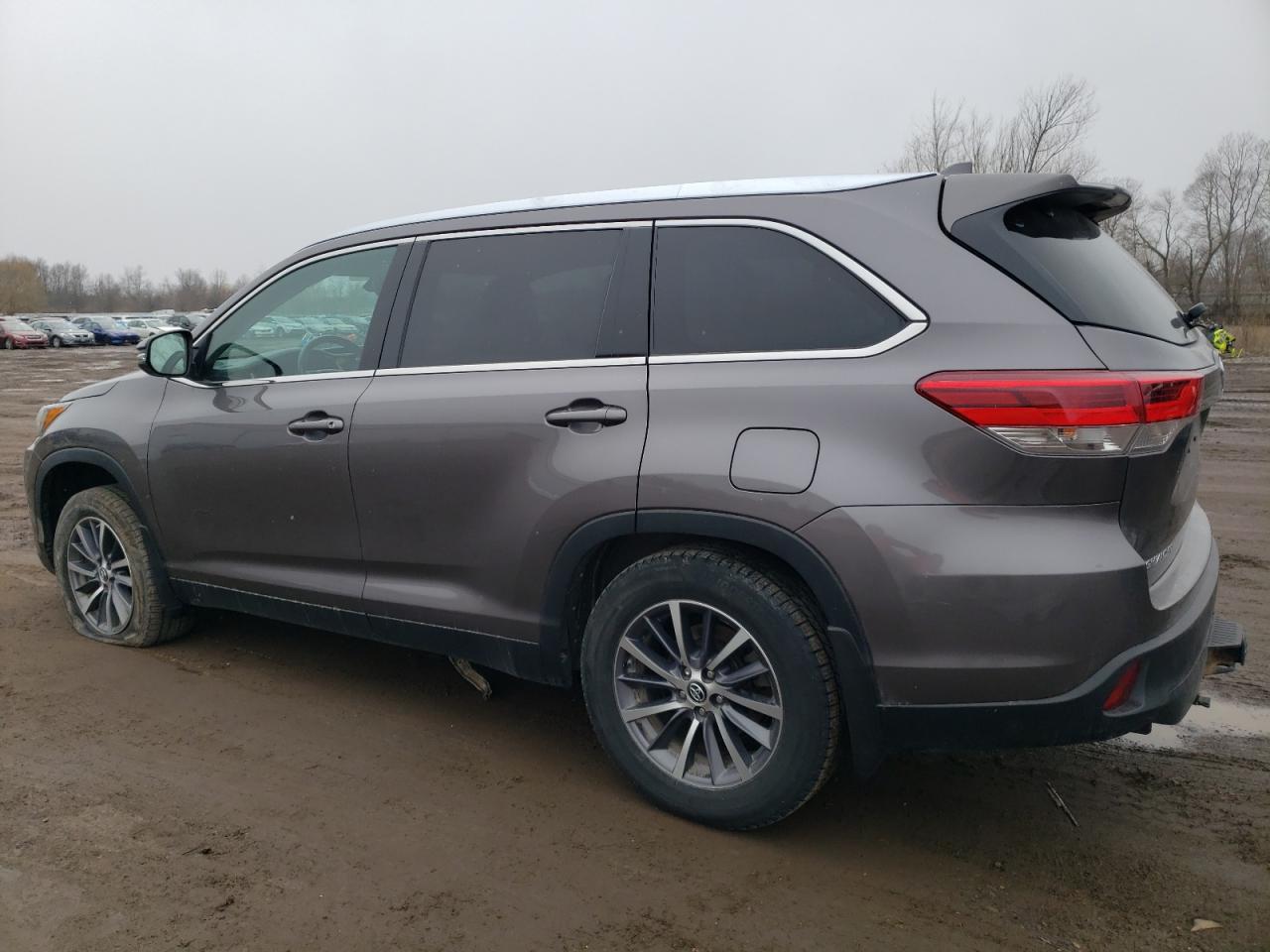 2019 Toyota Highlander VIN 5TDJZRFH3KS583109 Copart auction photo, undercarriage damage thumbnail 2