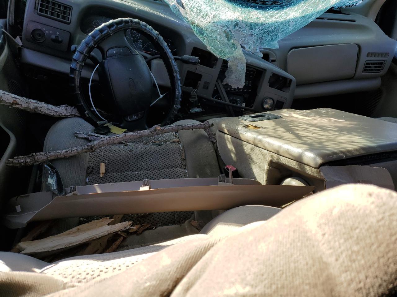 2001 Ford F350 VIN 1FTSW31F81EA26121 Copart auction photo, all over damage thumbnail 8
