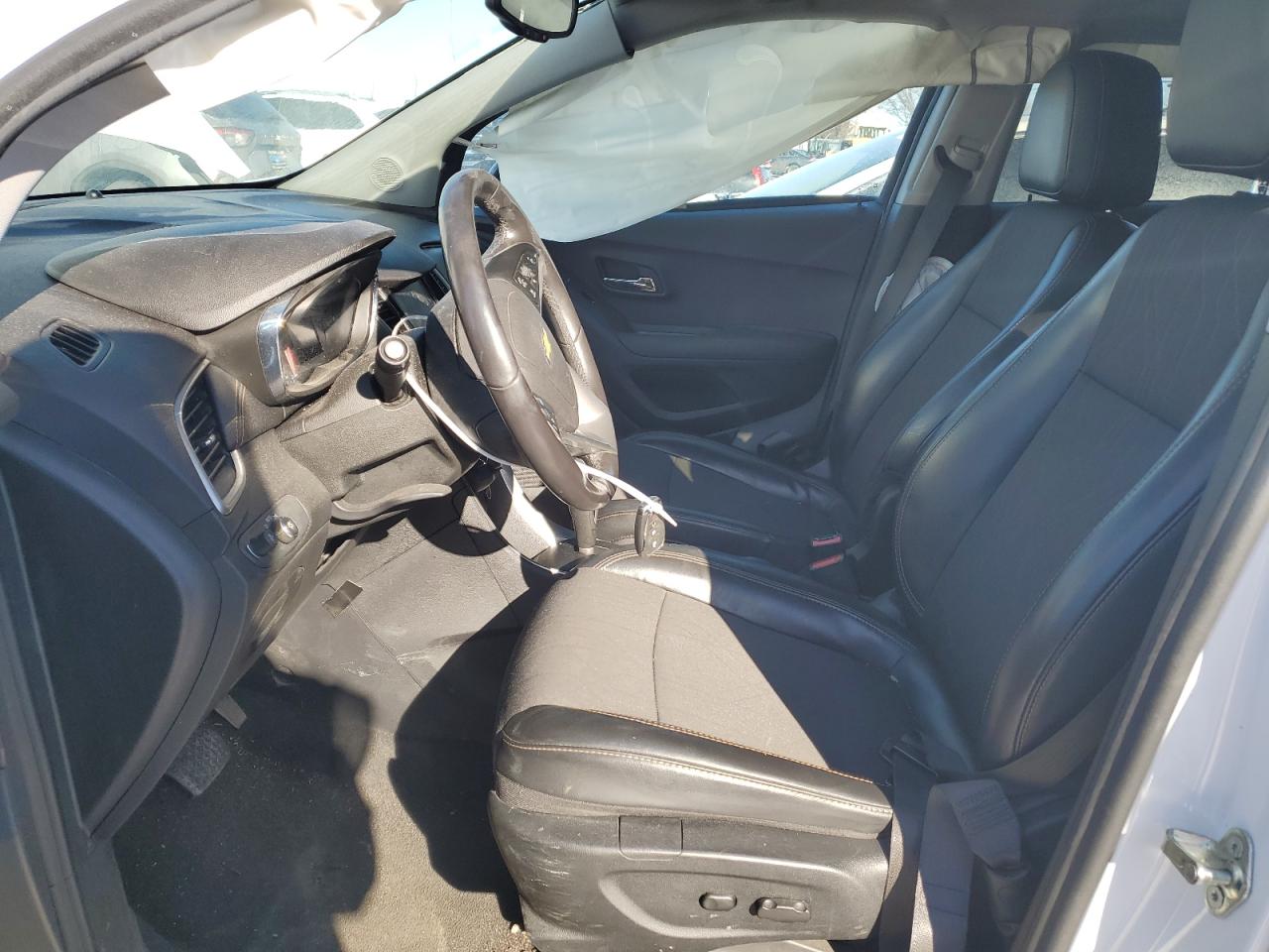 2020 Chevrolet Trax VIN 3GNCJLSB4LL136575 Copart auction photo, side / front end damage thumbnail 7