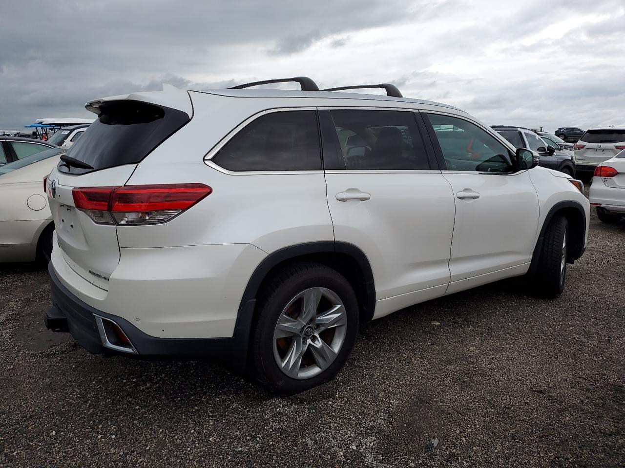 2017 Toyota Highlander VIN 5TDDZRFH8HS461433 Copart auction photo, water/flood damage thumbnail 3