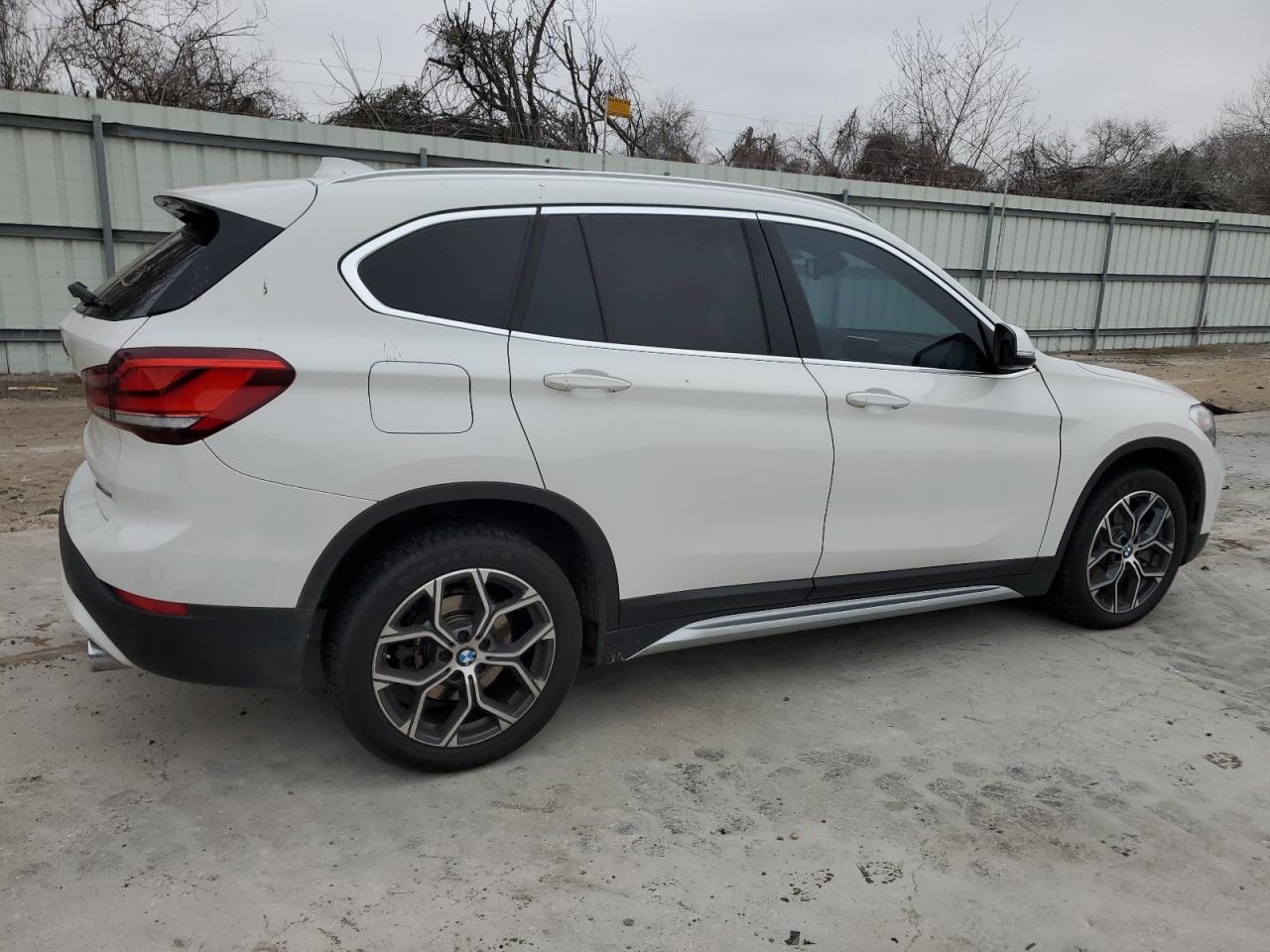 2022 BMW X1 VIN WBXJG9C06N5U54122 Copart auction photo, front end / side damage thumbnail 3