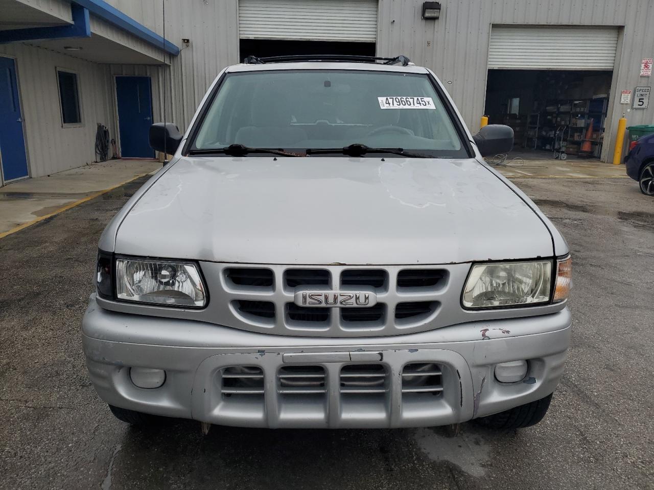 2001 Isuzu Rodeo VIN 4S2CK58W914309610 Copart auction photo, front end / minor dent/scratches damage thumbnail 5