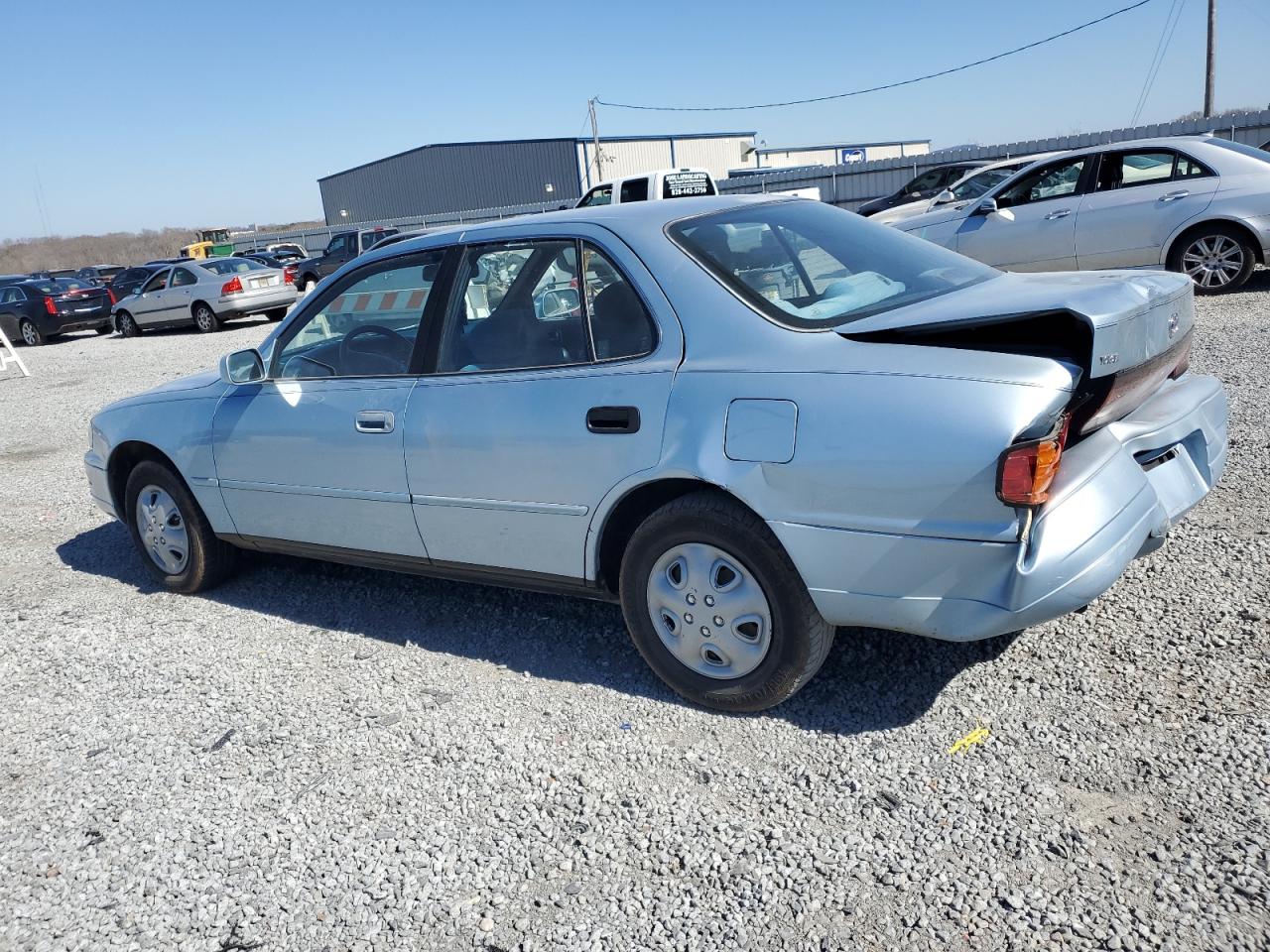 1992 Toyota Camry VIN 4T1SK12E7NU001465 Copart auction photo, rear end / minor dent/scratches damage thumbnail 2