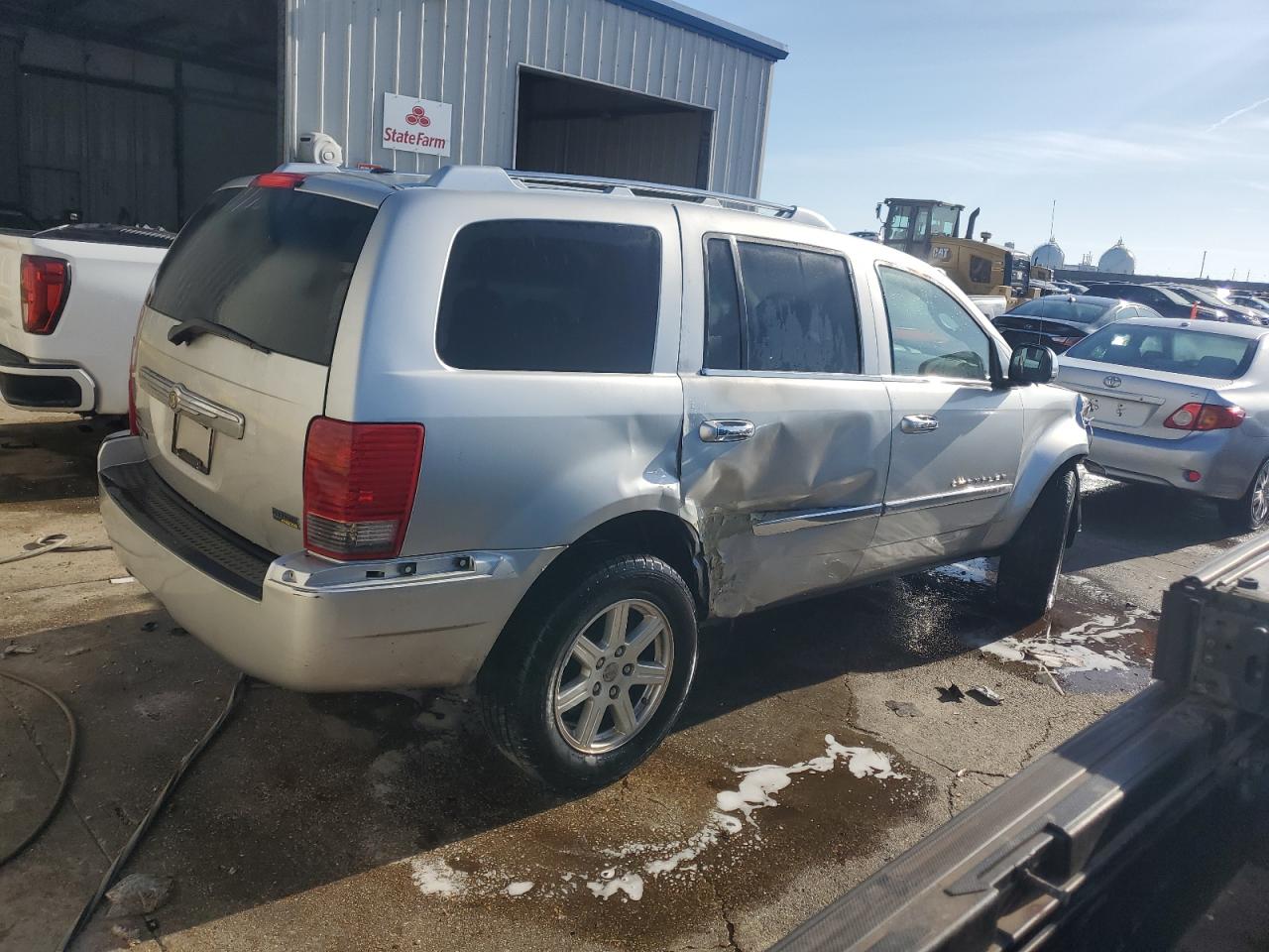 2008 Chrysler Aspen VIN 1A8HX58NX8F145589 Copart auction photo, side / front end damage thumbnail 3