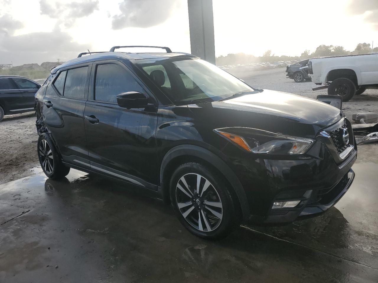 2018 Nissan Kicks VIN 3N1CP5CU4JL512839 Copart auction photo, rear end / minor dent/scratches damage thumbnail 4