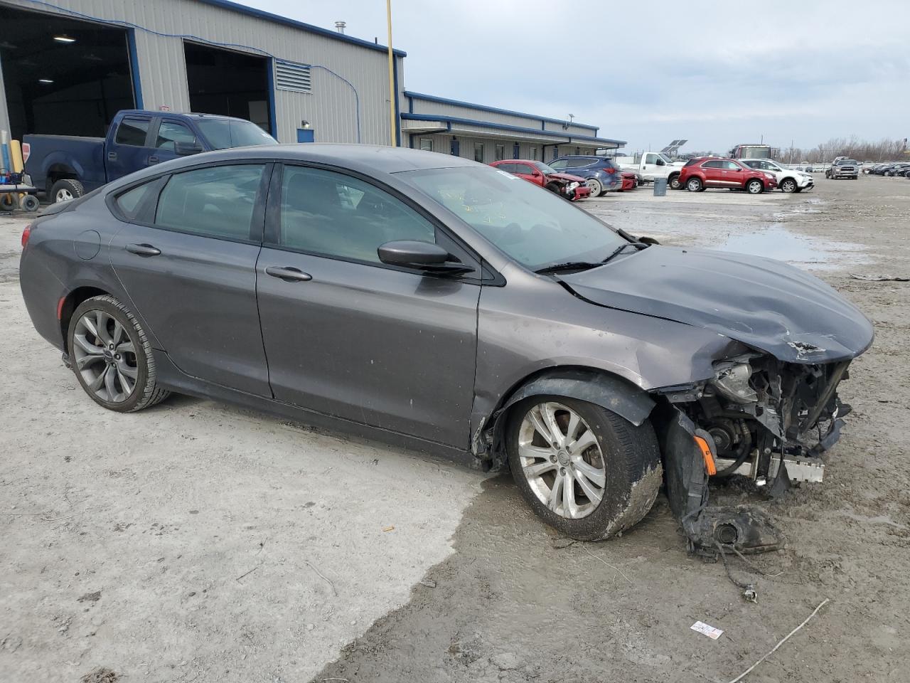 2015 Chrysler 200 VIN 1C3CCCBB4FN555991 Copart auction photo, front end / side damage thumbnail 4