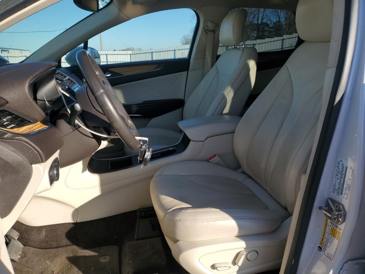 2015 Lincoln MKZ VIN 5LMCJ1A92FUJ41420 Copart auction photo, front end / minor dent/scratches damage thumbnail 7