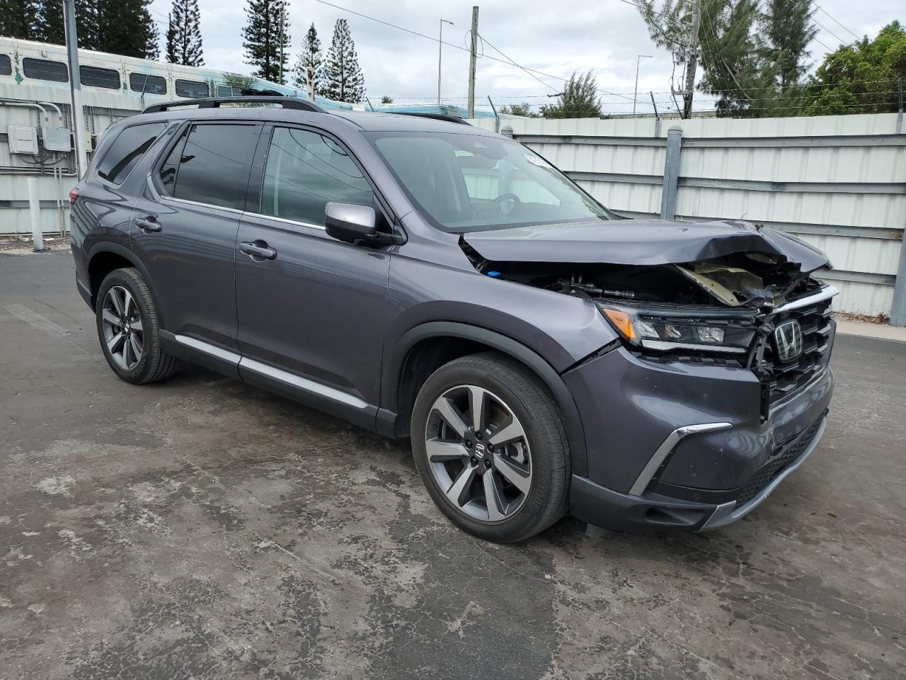 2024 Honda Pilot VIN 5FNYG1H87RB005922 Copart auction photo, front end damage thumbnail 4