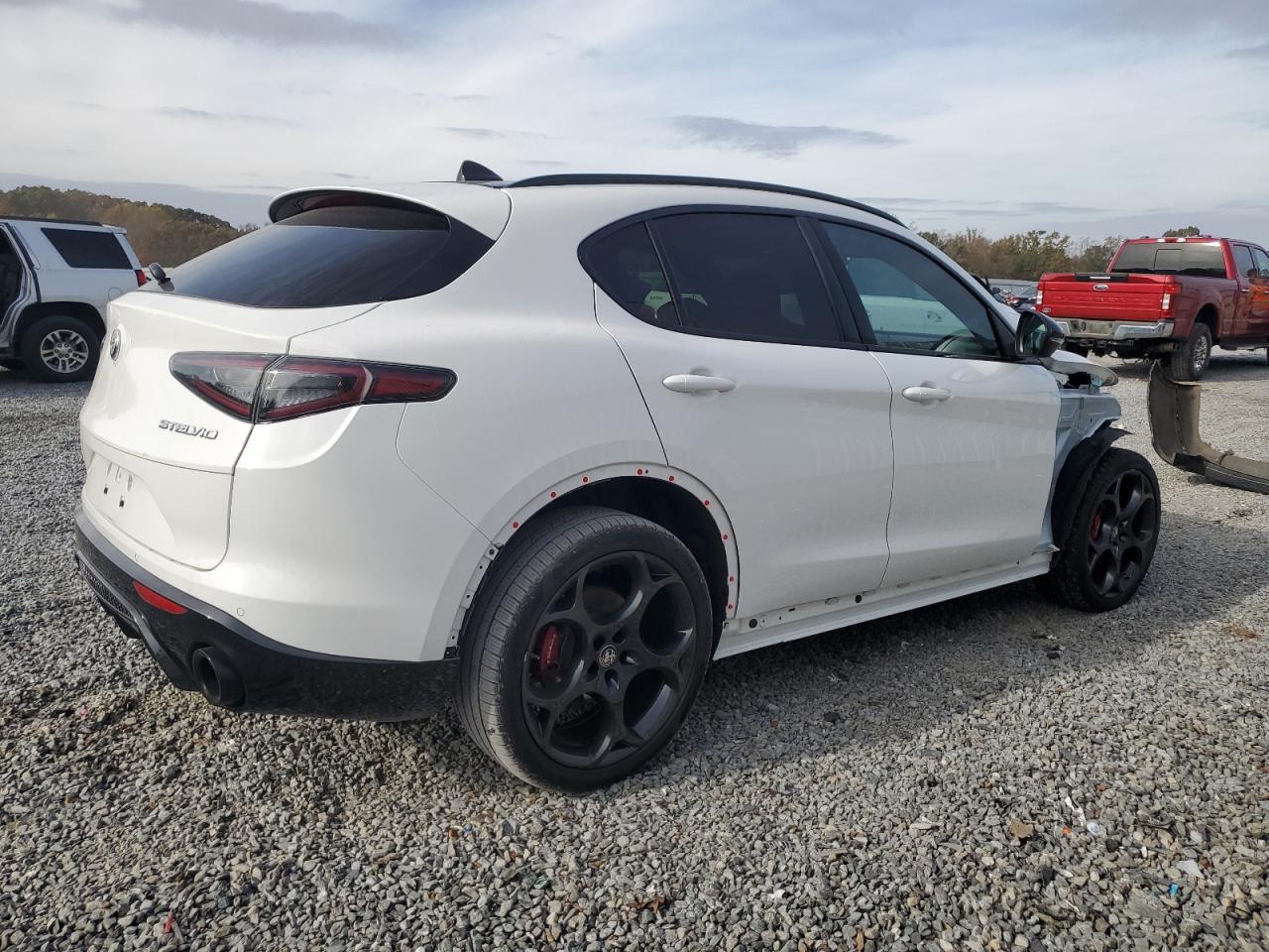 2024 Alfa Romeo Stelvio VIN ZASPAKBN8R7D82810 Copart auction photo, front end / side damage thumbnail 3