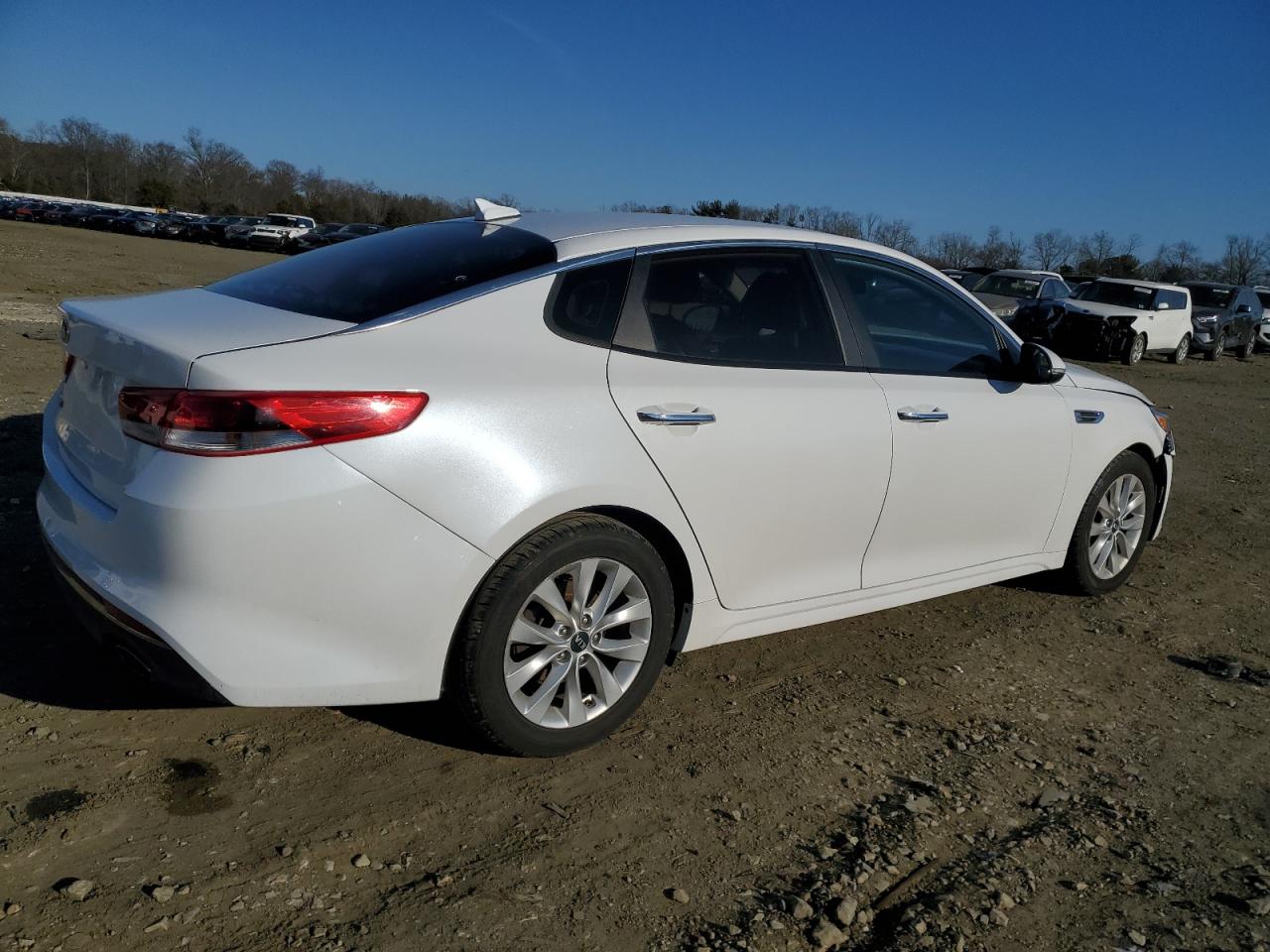 2016 KIA Optima VIN 5XXGT4L31GG072319 Copart auction photo, front end damage thumbnail 3