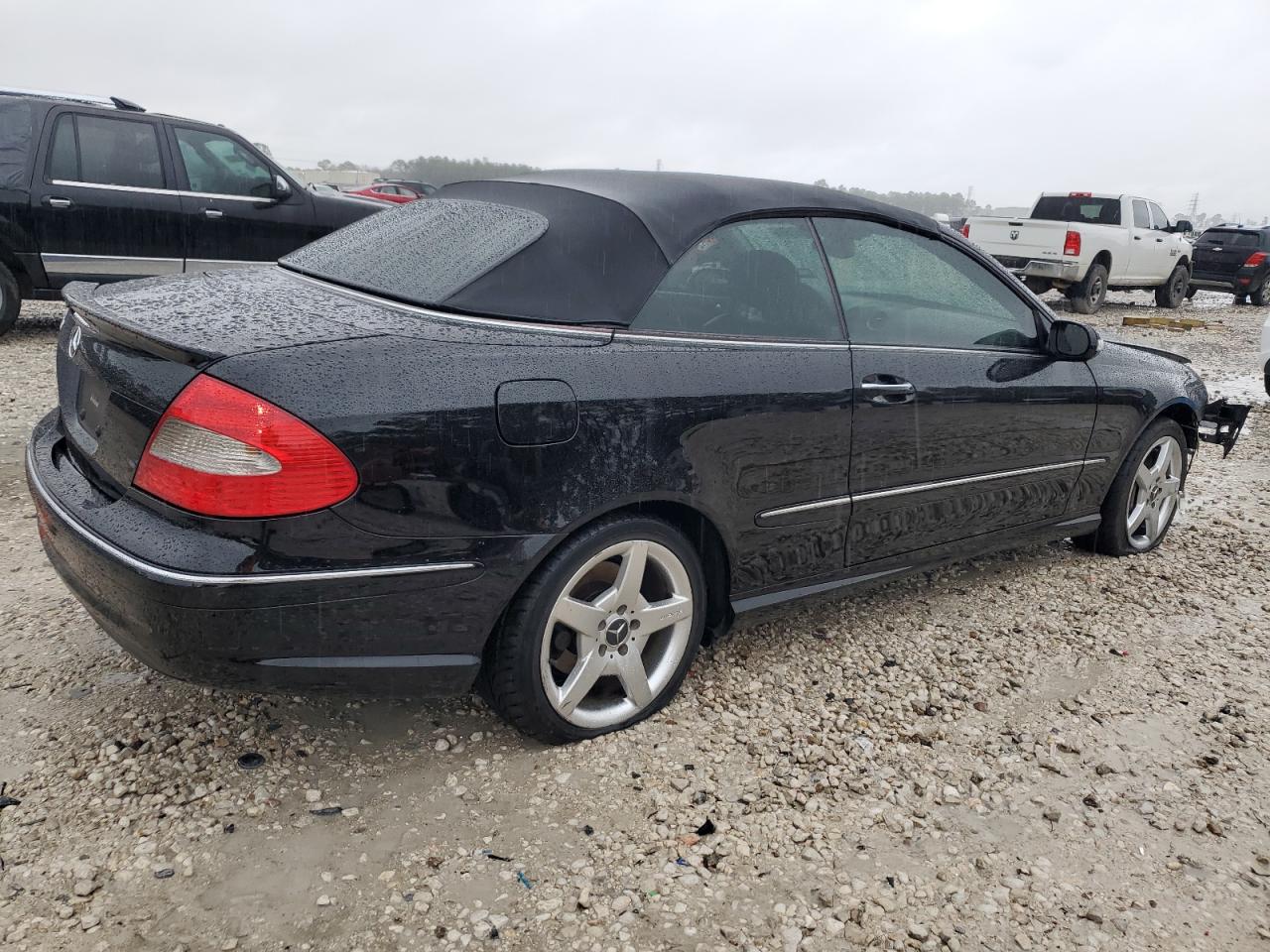 2007 Mercedes-Benz CLK-klasse VIN WDBTK72G37T077852 Copart auction photo, front end / side damage thumbnail 3