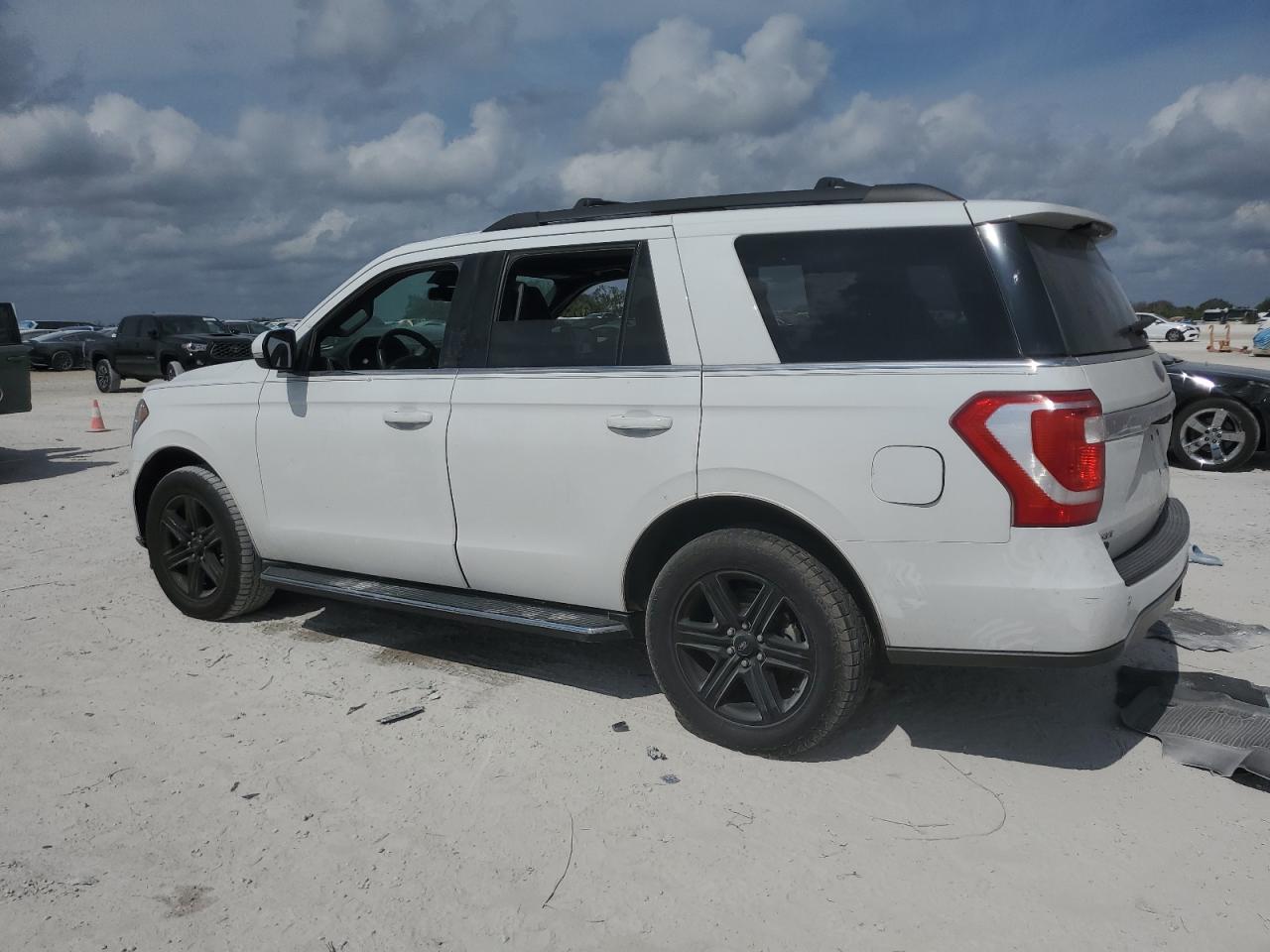 2021 Ford Expedition VIN 1FMJU1HT9MEA48419 Copart auction photo, water/flood / minor dent/scratches damage thumbnail 2