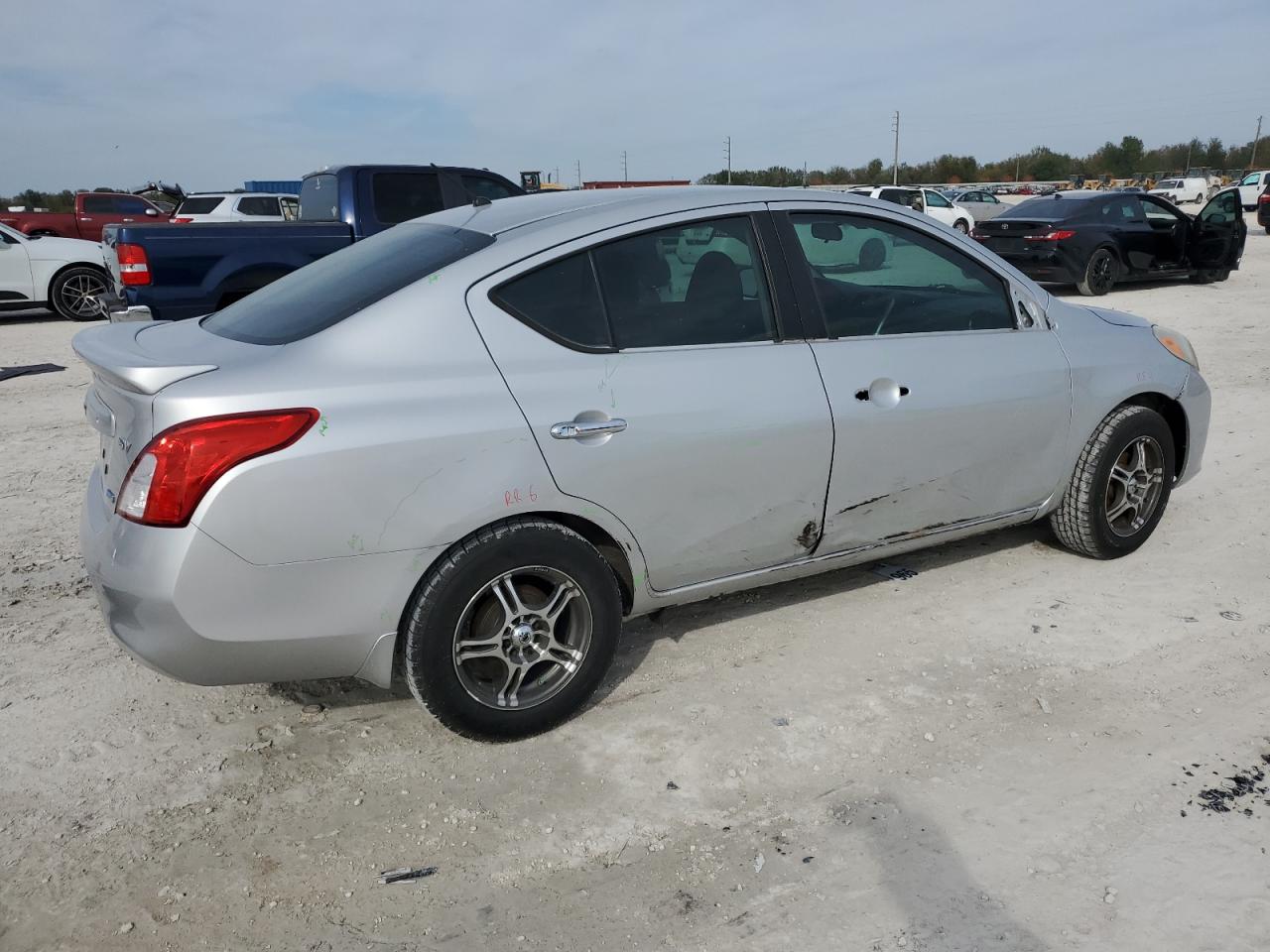 2013 Nissan Versa VIN 3N1CN7APXDL890232 Copart auction photo, front end damage thumbnail 3
