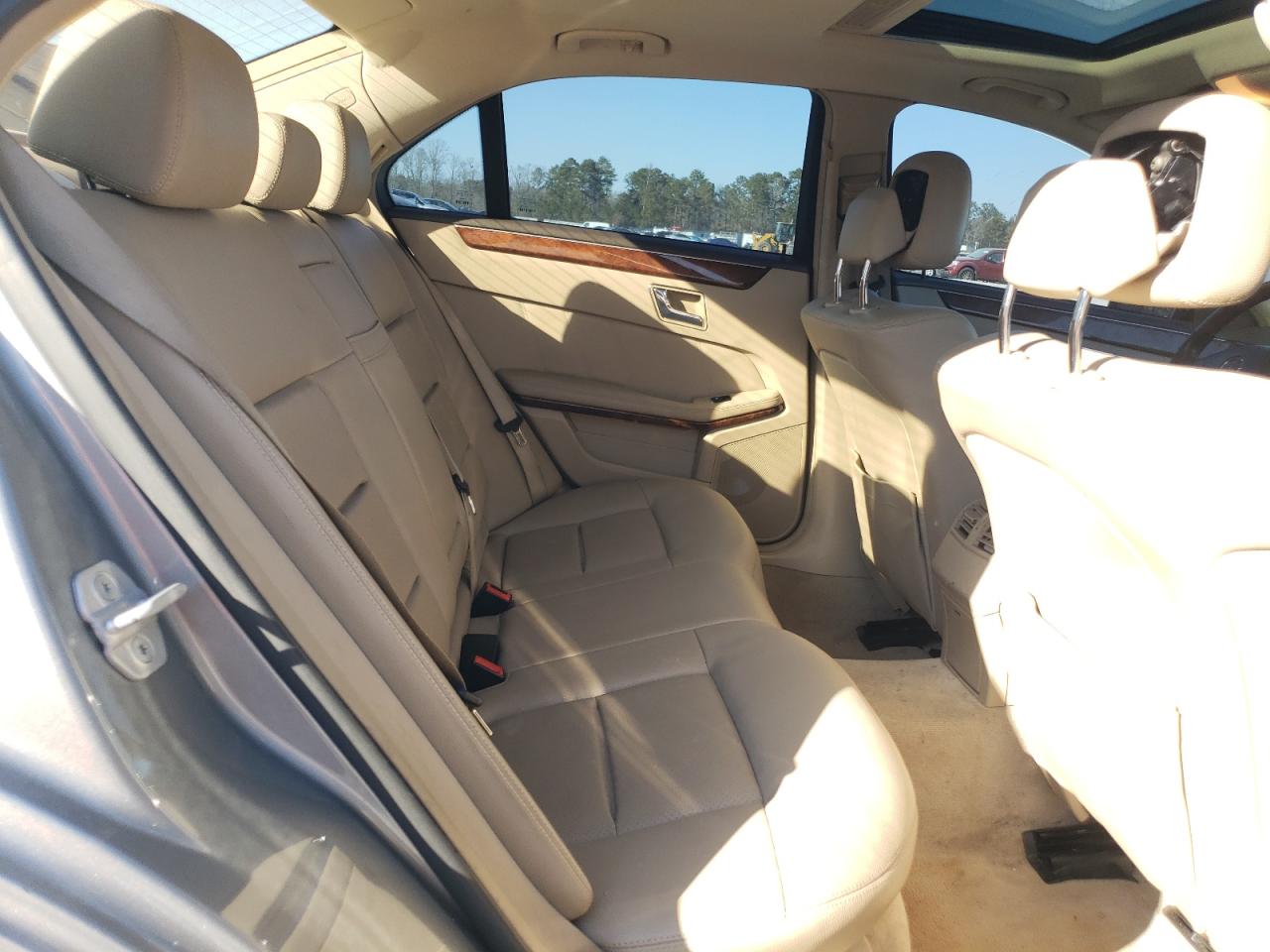 2011 Mercedes-Benz E-klasse VIN WDDHF5GB8BA331529 Copart auction photo, rear end / minor dent/scratches damage thumbnail 10