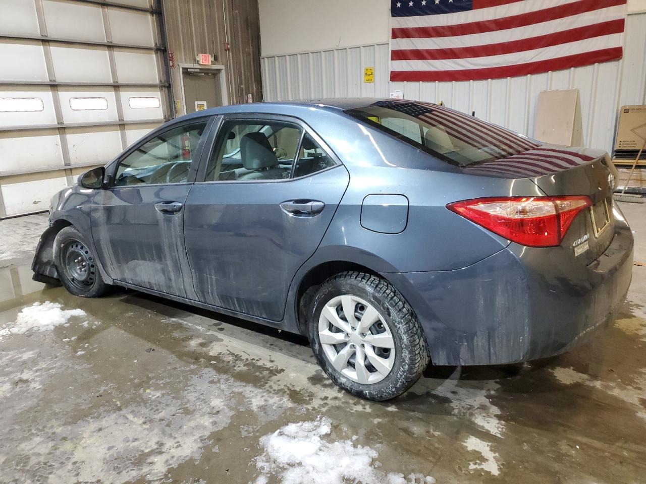 2018 Toyota Corolla VIN 5YFBURHE0JP807224 Copart auction photo, front end / rear end damage thumbnail 2