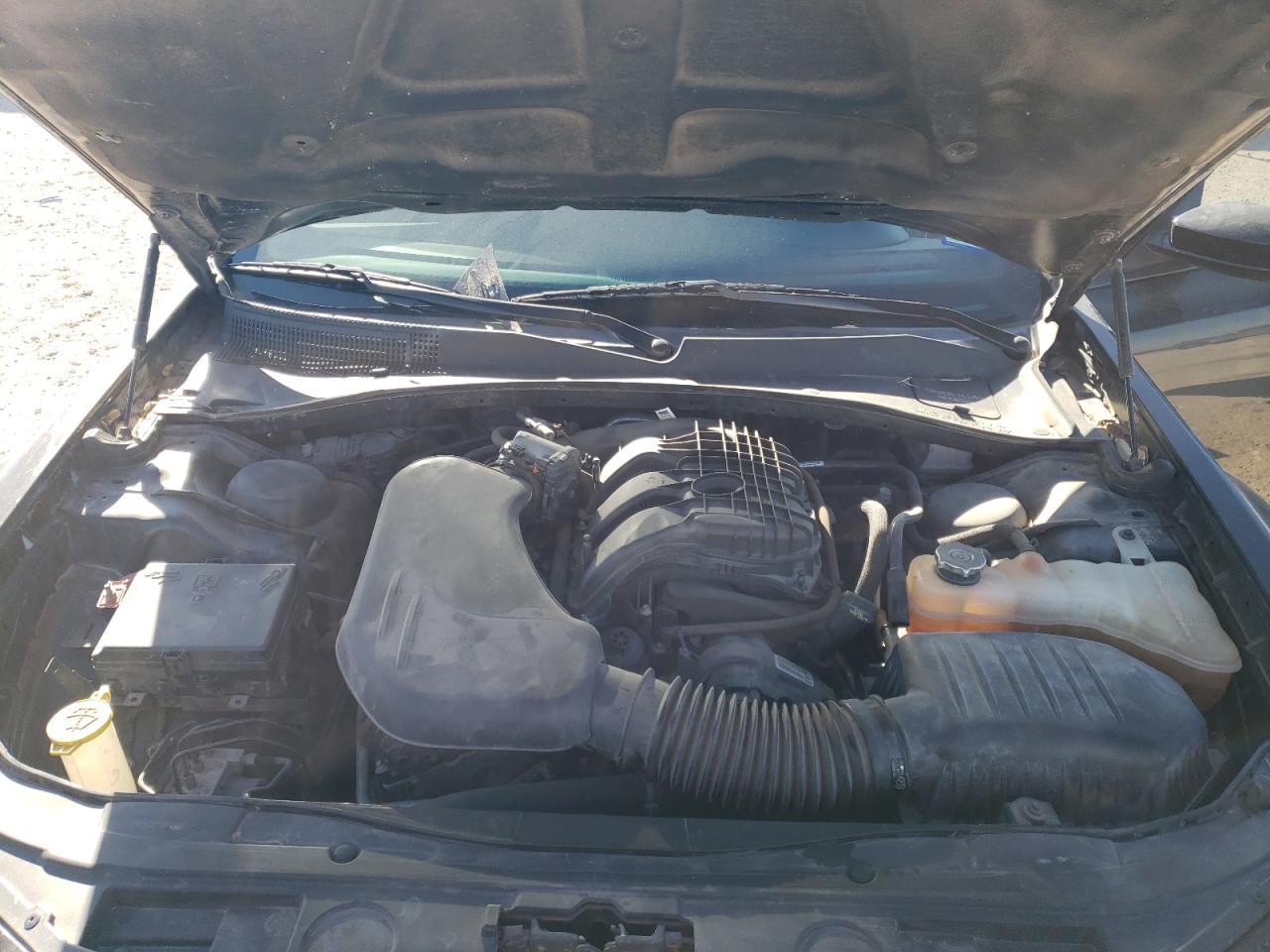 2019 Chrysler 300 VIN 2C3CCABG6KH667159 Copart auction photo, rear end / side damage thumbnail 12