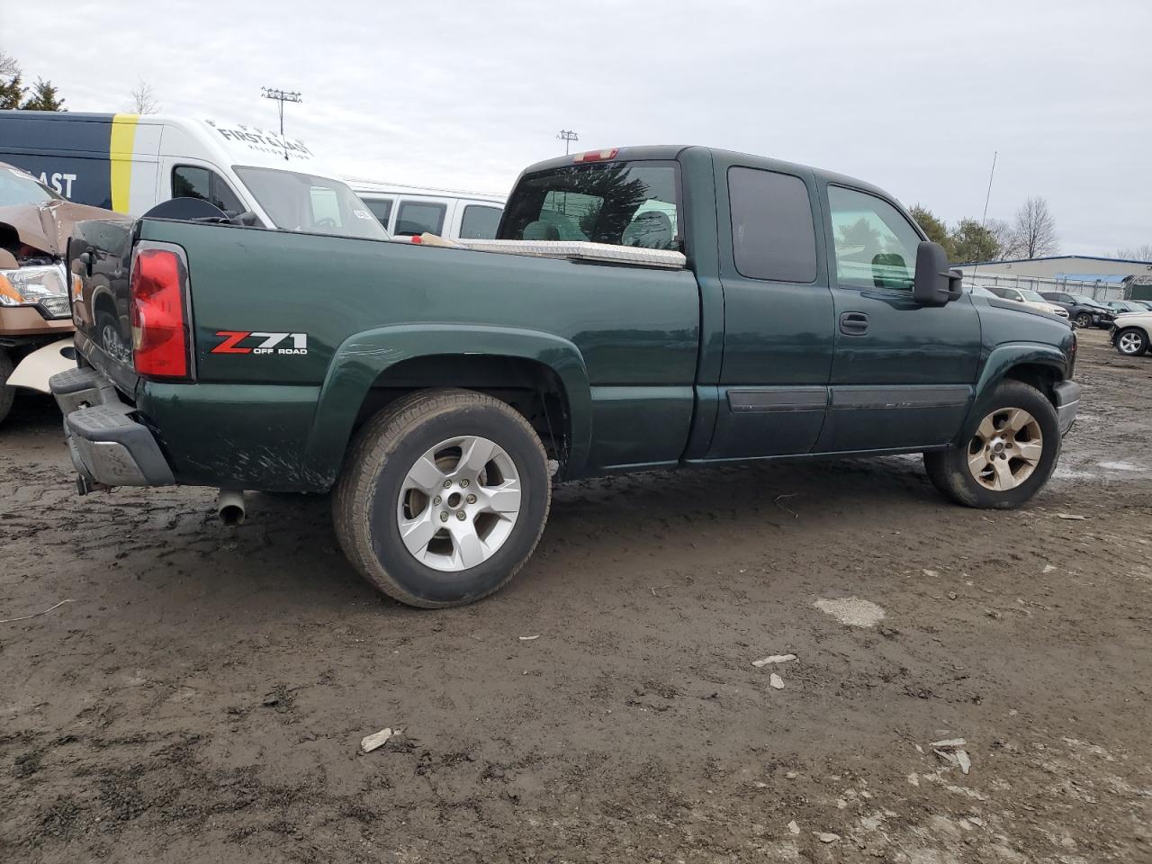 2005 Chevrolet Silverado VIN 1GCEK19Z95Z124875 Copart auction photo, rear end / minor dent/scratches damage thumbnail 3