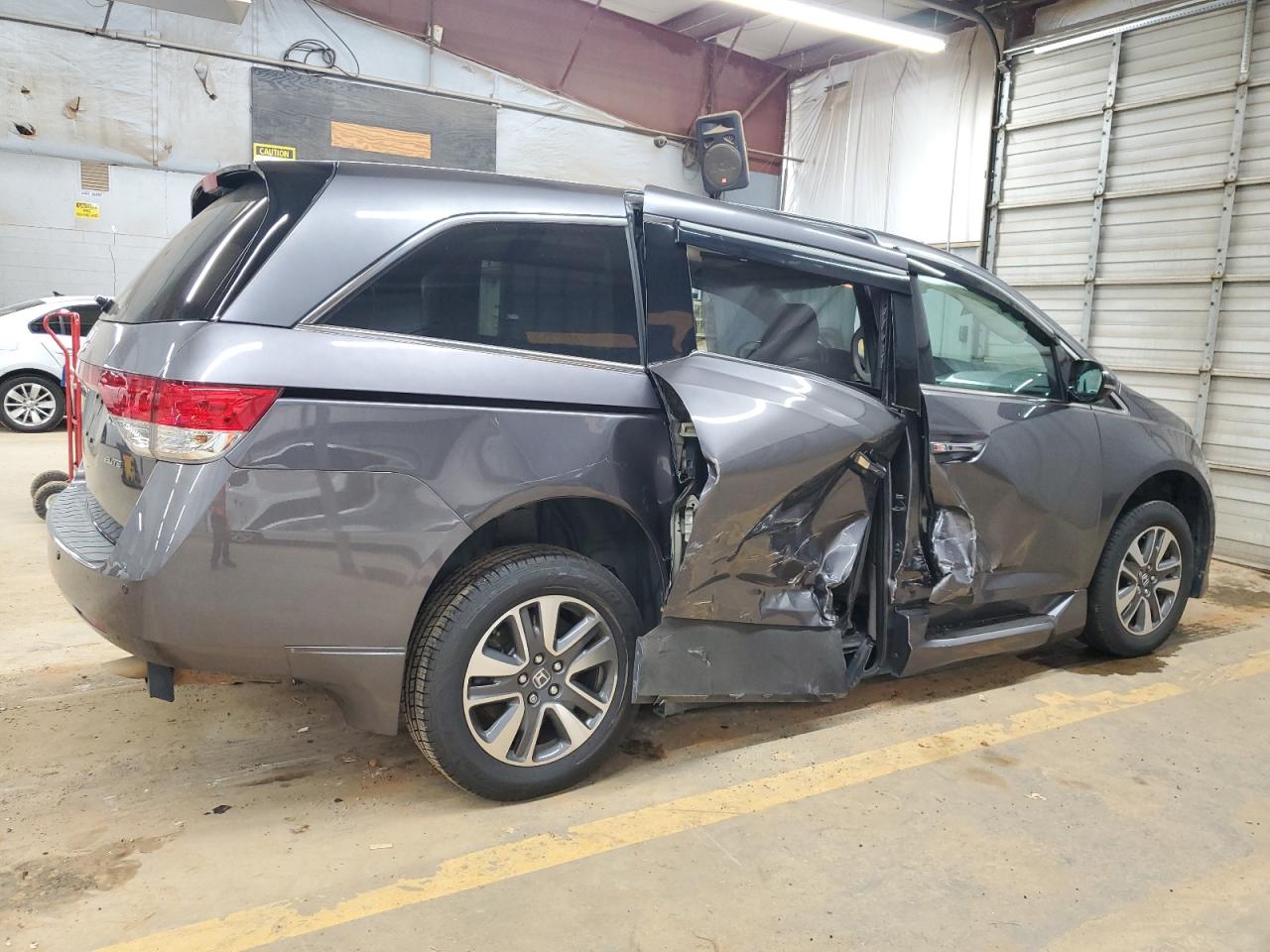 2015 Honda Odyssey VIN 5FNRL5H90FB041088 Copart auction photo, side damage thumbnail 3