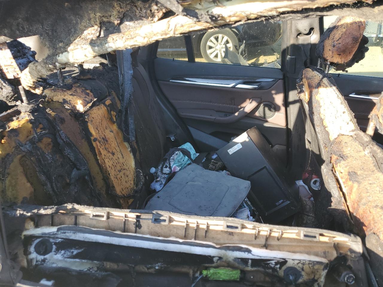 2017 BMW X1 VIN WBXHT3Z3XH4A57454 Copart auction photo, burn / burn - interior damage thumbnail 11