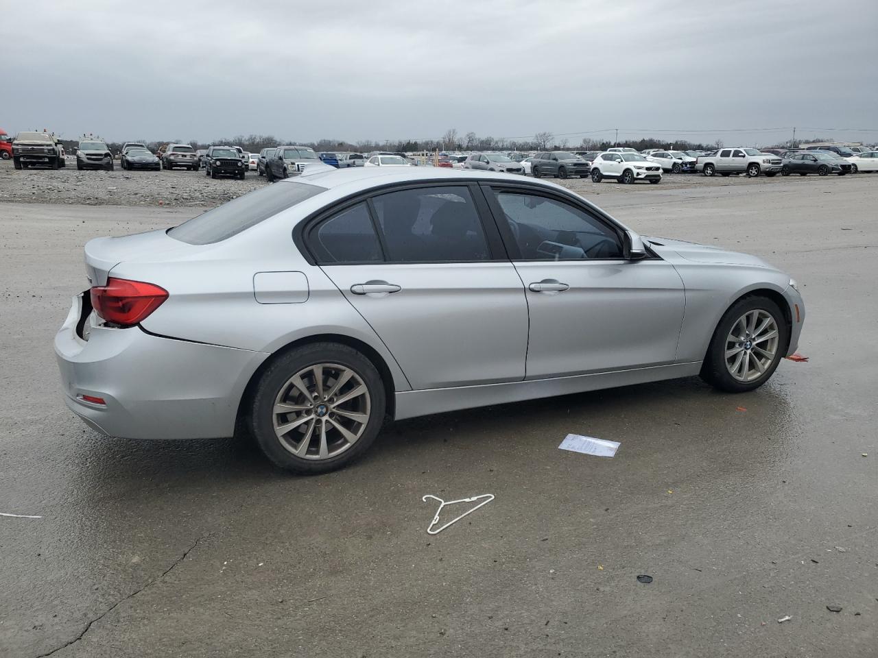 2018 BMW 3er VIN WBA8E5G54JNU48049 Copart auction photo, vandalism / rear end damage thumbnail 3