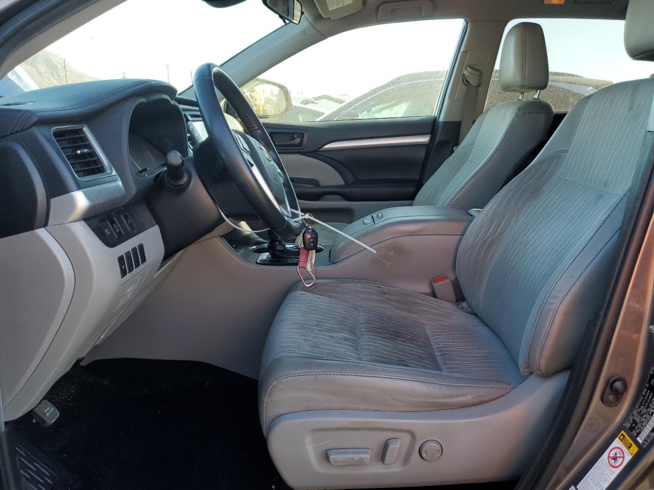 2019 Toyota Highlander VIN 5TDBZRFH5KS728316 Copart auction photo, front end damage thumbnail 7