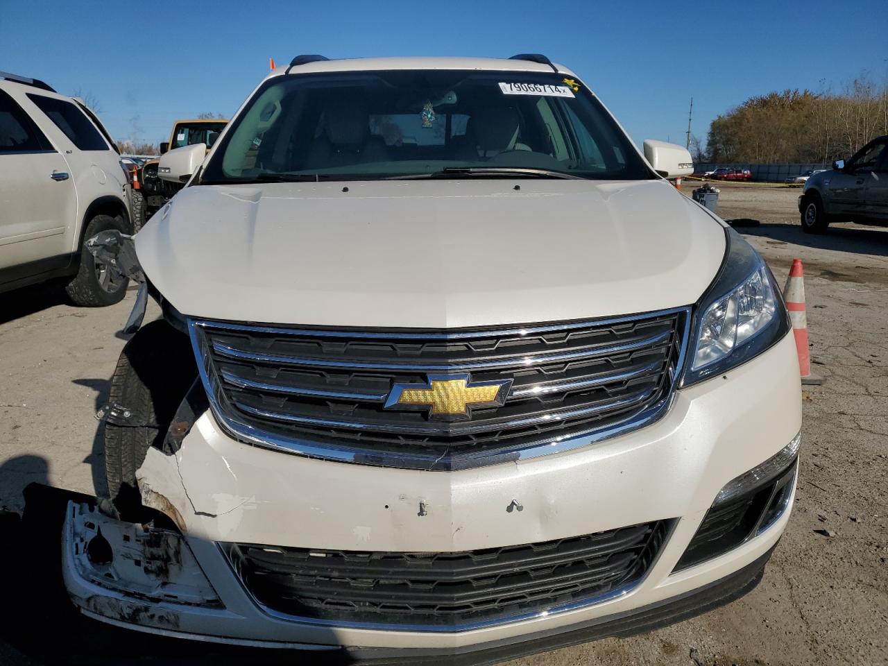 2015 Chevrolet Traverse VIN 1GNKVHKD4FJ323714 Copart auction photo, front end damage thumbnail 5