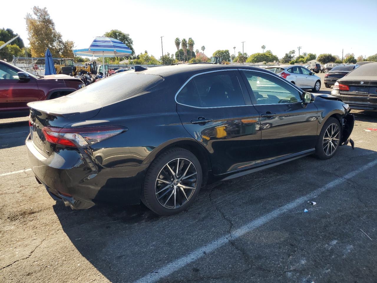 2021 Toyota Camry VIN 4T1T11AK5MU483043 Copart auction photo, front end / minor dent/scratches damage thumbnail 3