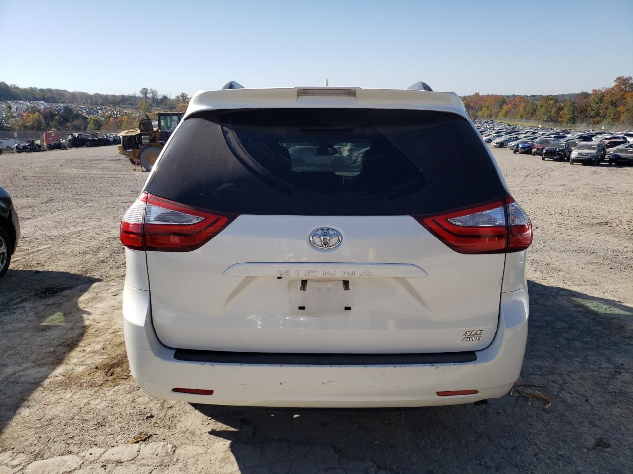 2018 Toyota Sienna VIN 5TDDZ3DCXJS208141 Copart auction photo, normal wear / minor dent/scratches damage thumbnail 6