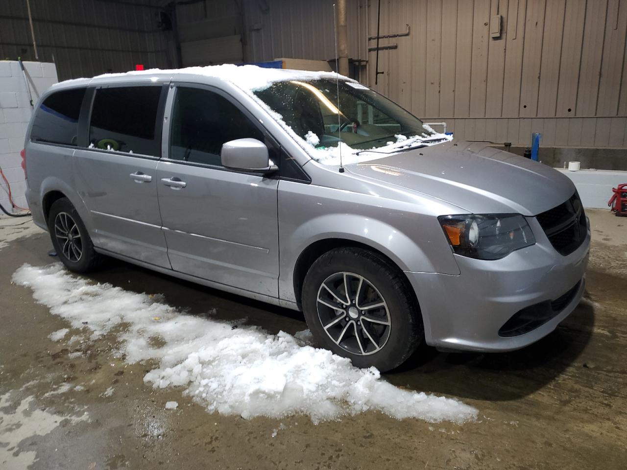 2016 Dodge Caravan VIN 2C4RDGBG9GR285084 Copart auction photo, side / rear end damage thumbnail 4