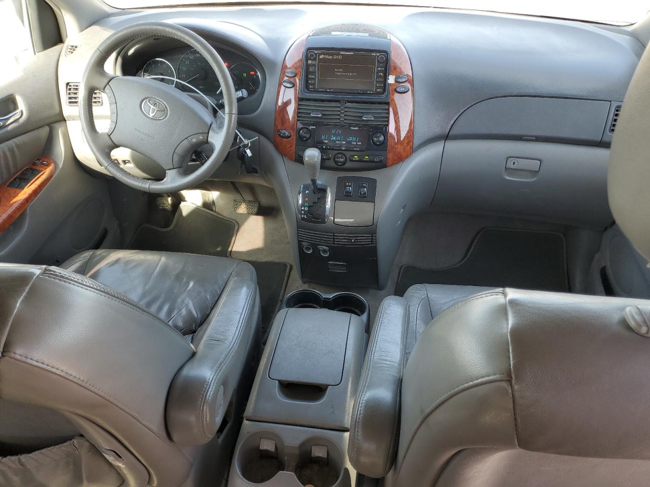 2010 Toyota Sienna VIN 5TDYK4CC8AS311023 Copart auction photo, front end damage thumbnail 8