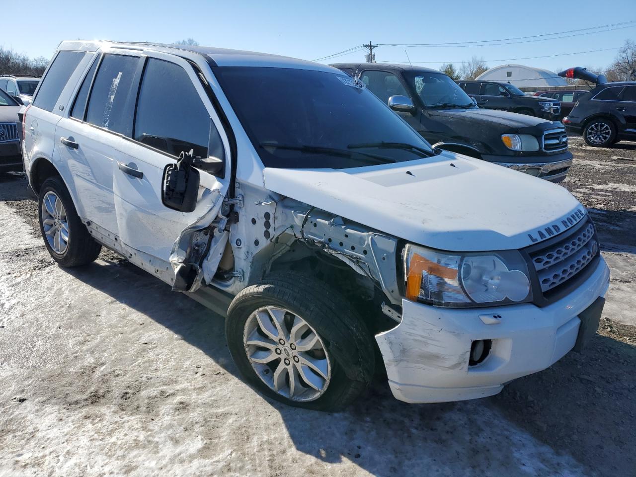 2011 Land Rover LR2 VIN SALFR2BN6BH275597 Copart auction photo, front end / side damage thumbnail 4