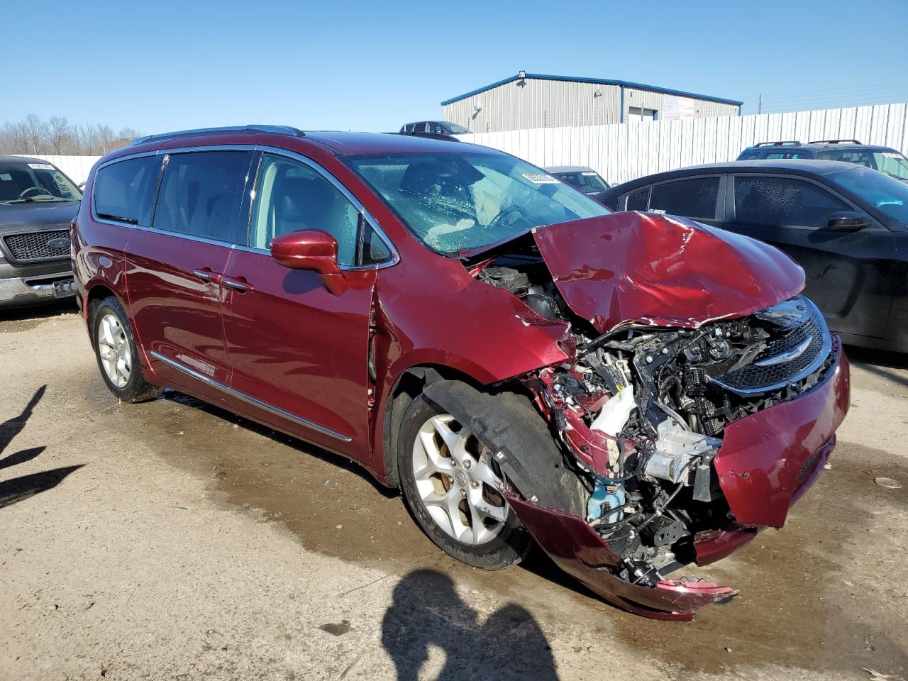 2018 Chrysler Pacifica VIN 2C4RC1EG1JR271084 Copart auction photo, front end / side damage thumbnail 4