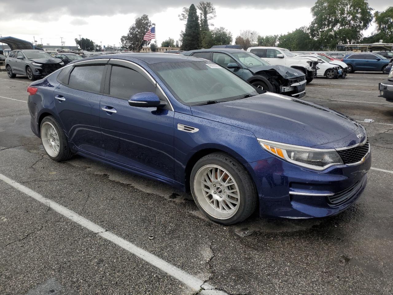 2018 KIA Optima VIN 5XXGT4L36JG200769 Copart auction photo, vandalism / minor dent/scratches damage thumbnail 4