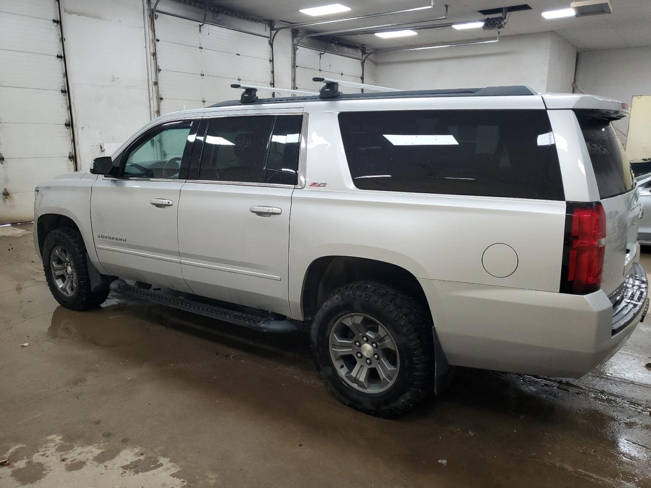 2017 Chevrolet Suburban VIN 1GNSKHKC0HR324623 Copart auction photo, front end / minor dent/scratches damage thumbnail 2