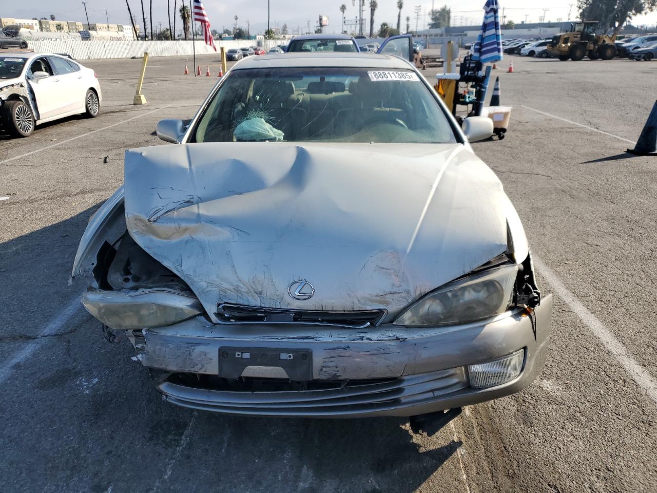 1998 Lexus ES VIN JT8BF28G7W0142437 Copart auction photo, front end / minor dent/scratches damage thumbnail 5