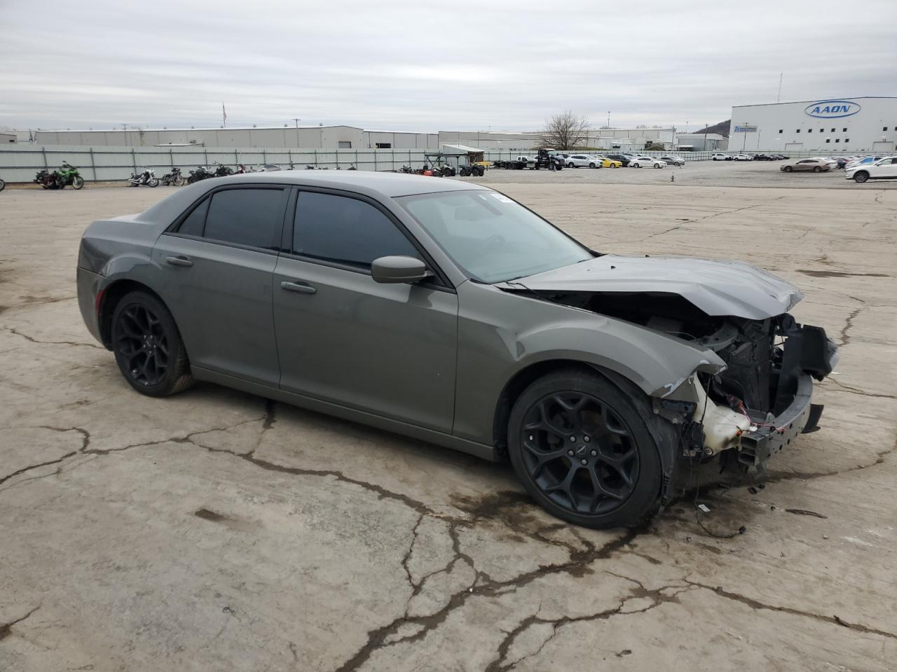 2019 Chrysler 300 VIN 2C3CCABG6KH516578 Copart auction photo, all over damage thumbnail 4