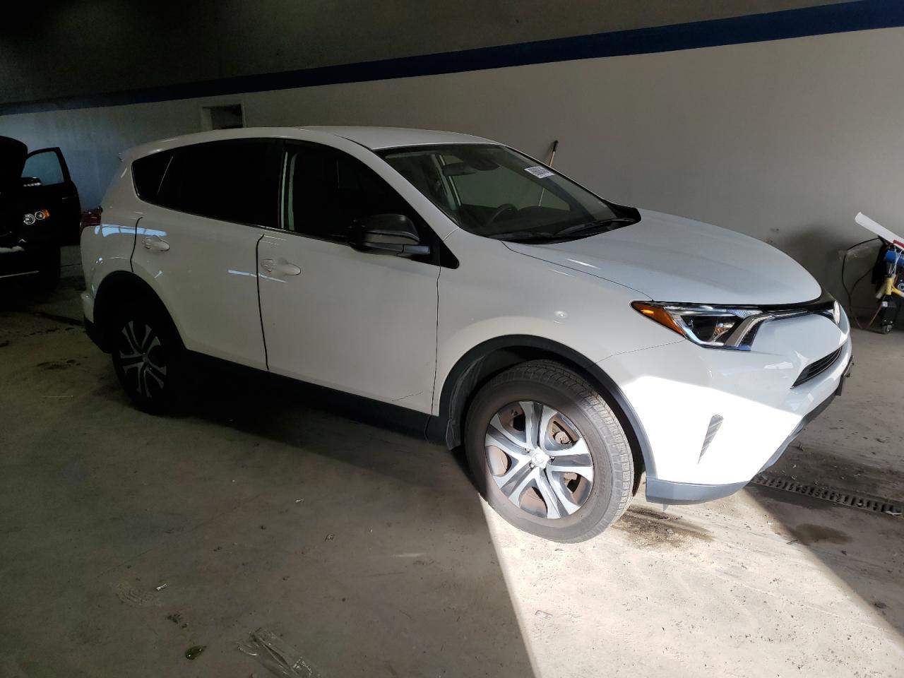 2018 Toyota RAV 4 VIN JTMBFREV6JJ738977 Copart auction photo, rear end damage thumbnail 4