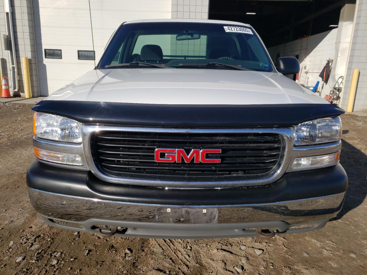 2000 GMC Sierra VIN 1GTEC14W3YZ347279 Copart auction photo, side / front end damage thumbnail 5