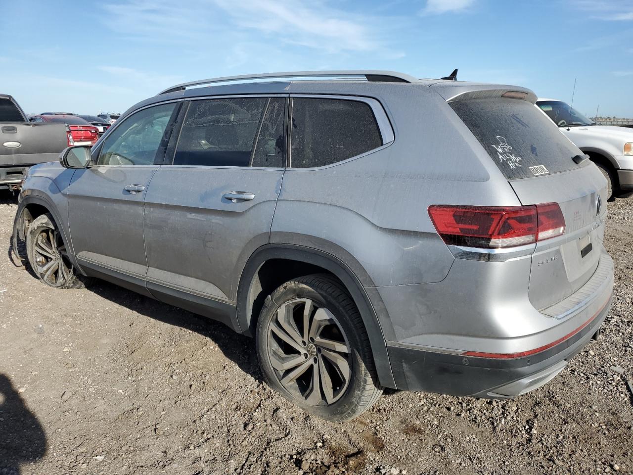 2021 Volkswagen Atlas VIN 1V2TR2CA2MC529729 Copart auction photo, undercarriage / mechanical damage thumbnail 2