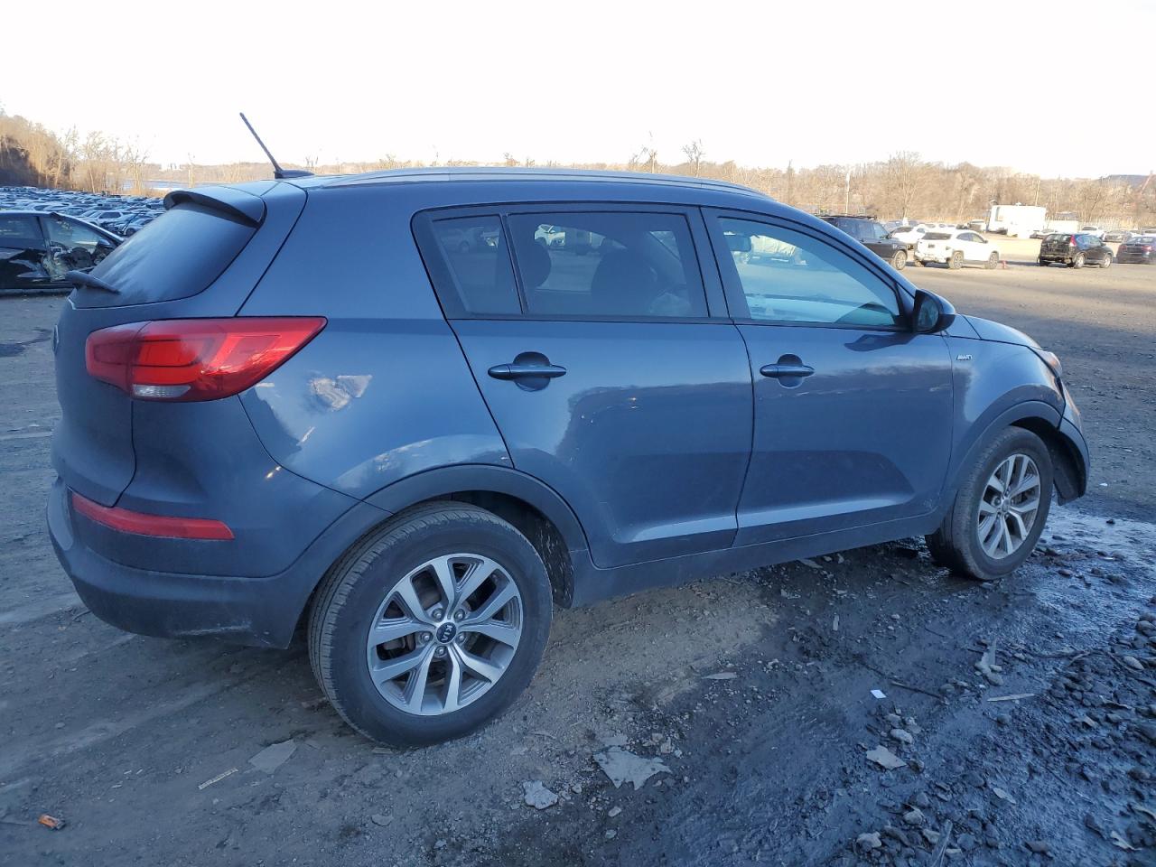 2016 KIA Sportage VIN KNDPBCAC6G7840644 Copart auction photo, front end / minor dent/scratches damage thumbnail 3