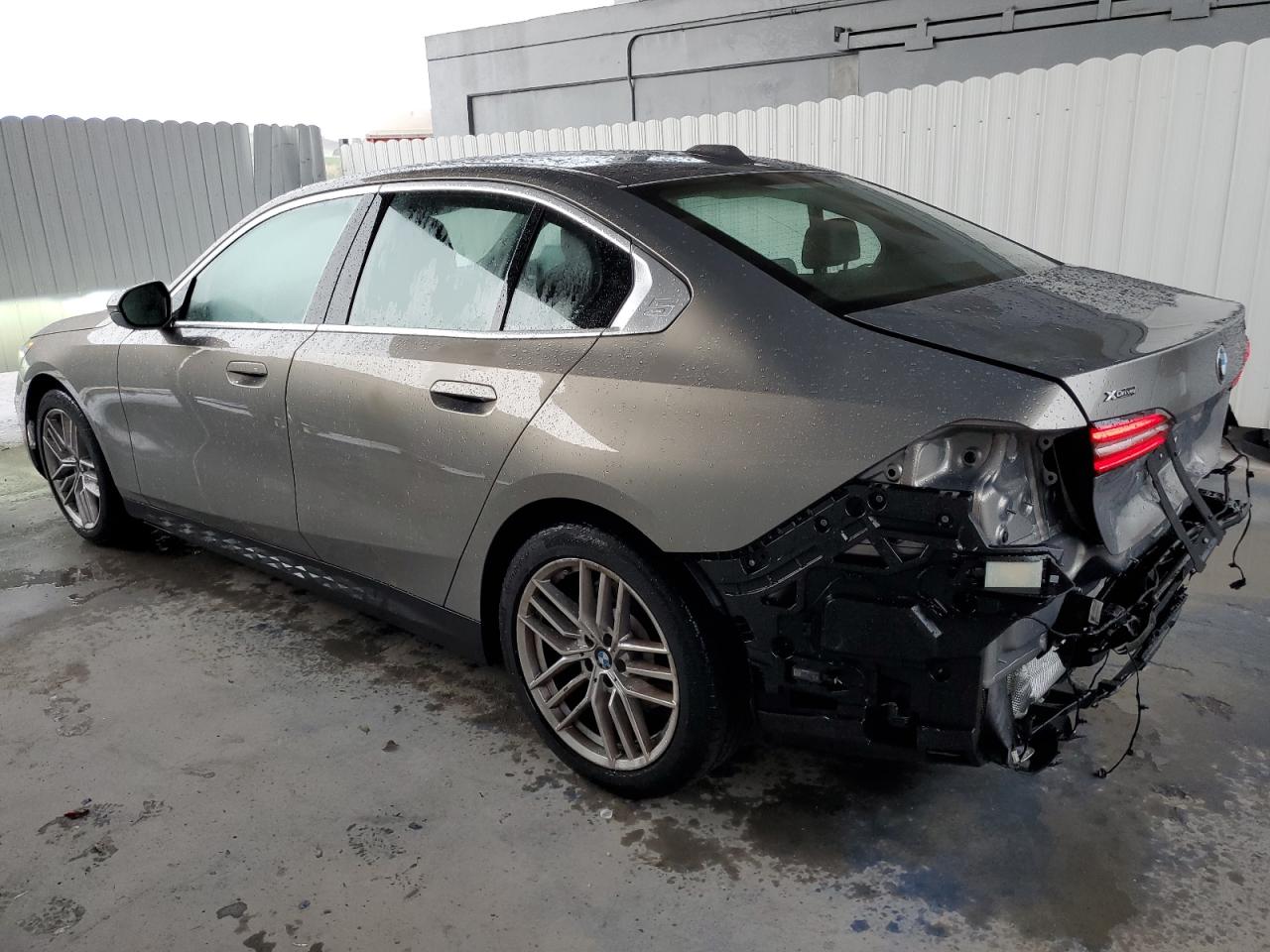 2024 BMW 5er VIN WBA53FJ08RCP82457 Copart auction photo, rear end / minor dent/scratches damage thumbnail 2