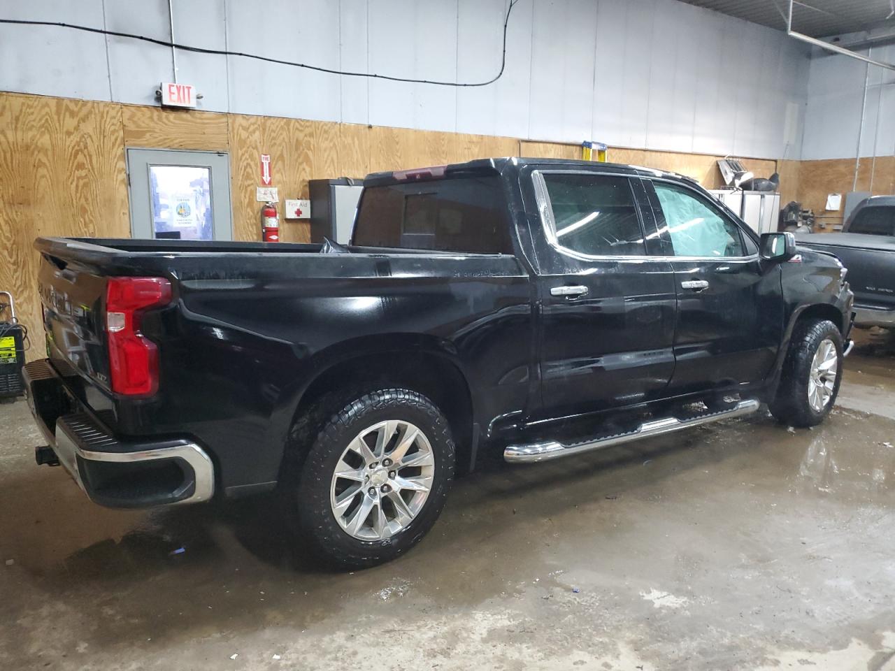 2019 Chevrolet Silverado VIN 3GCUYGED5KG236415 Copart auction photo, front end / undercarriage damage thumbnail 3
