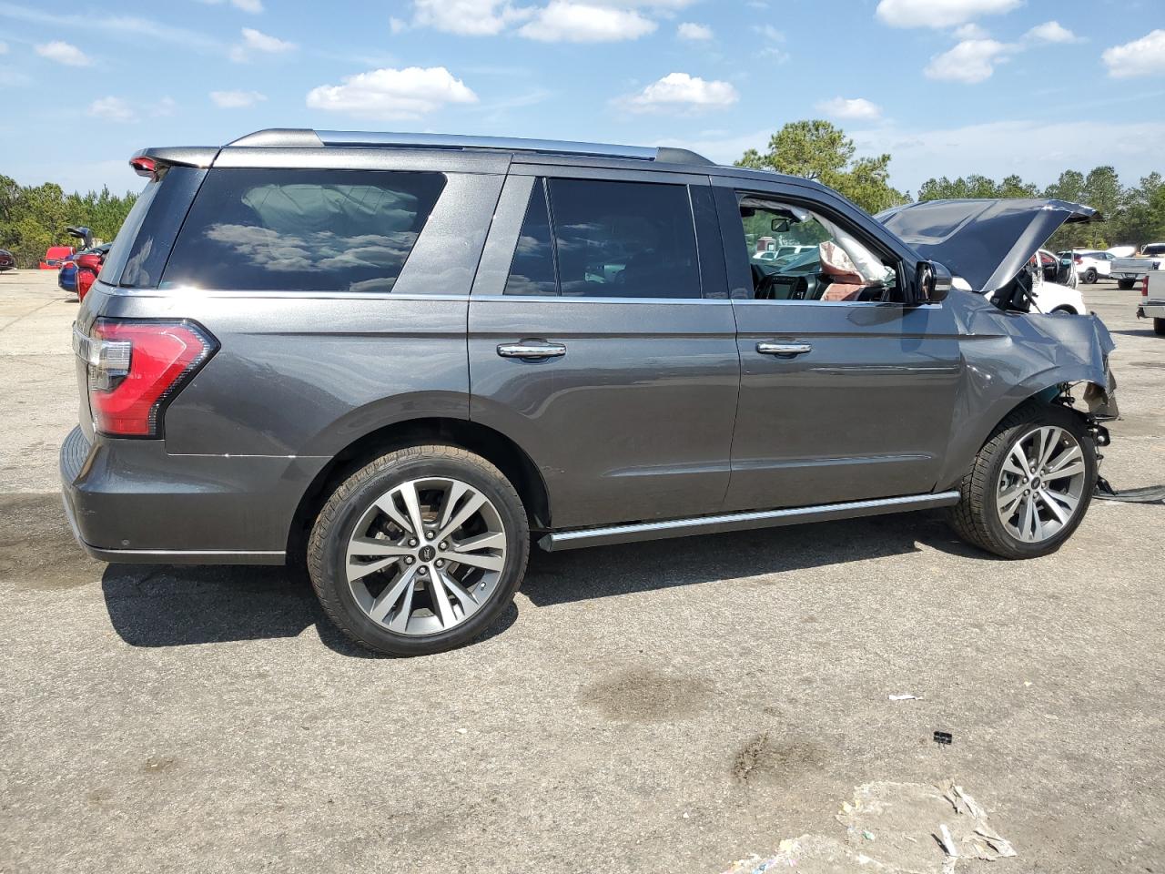 2021 Ford Expedition VIN 1FMJU2AT1MEA78465 Copart auction photo, front end damage thumbnail 3