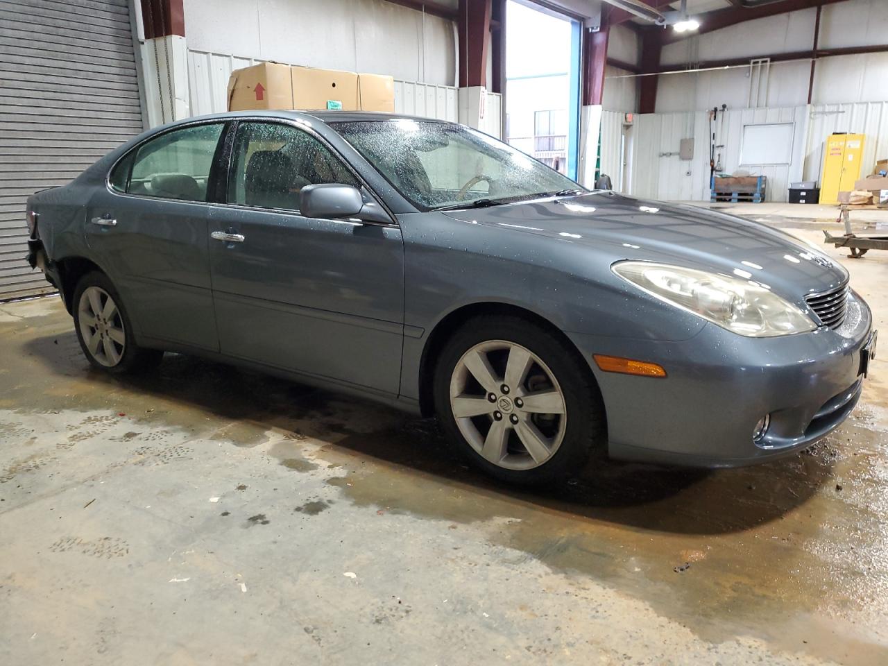 2005 Lexus ES VIN JTHBA30G155112674 Copart auction photo, rear end / minor dent/scratches damage thumbnail 4