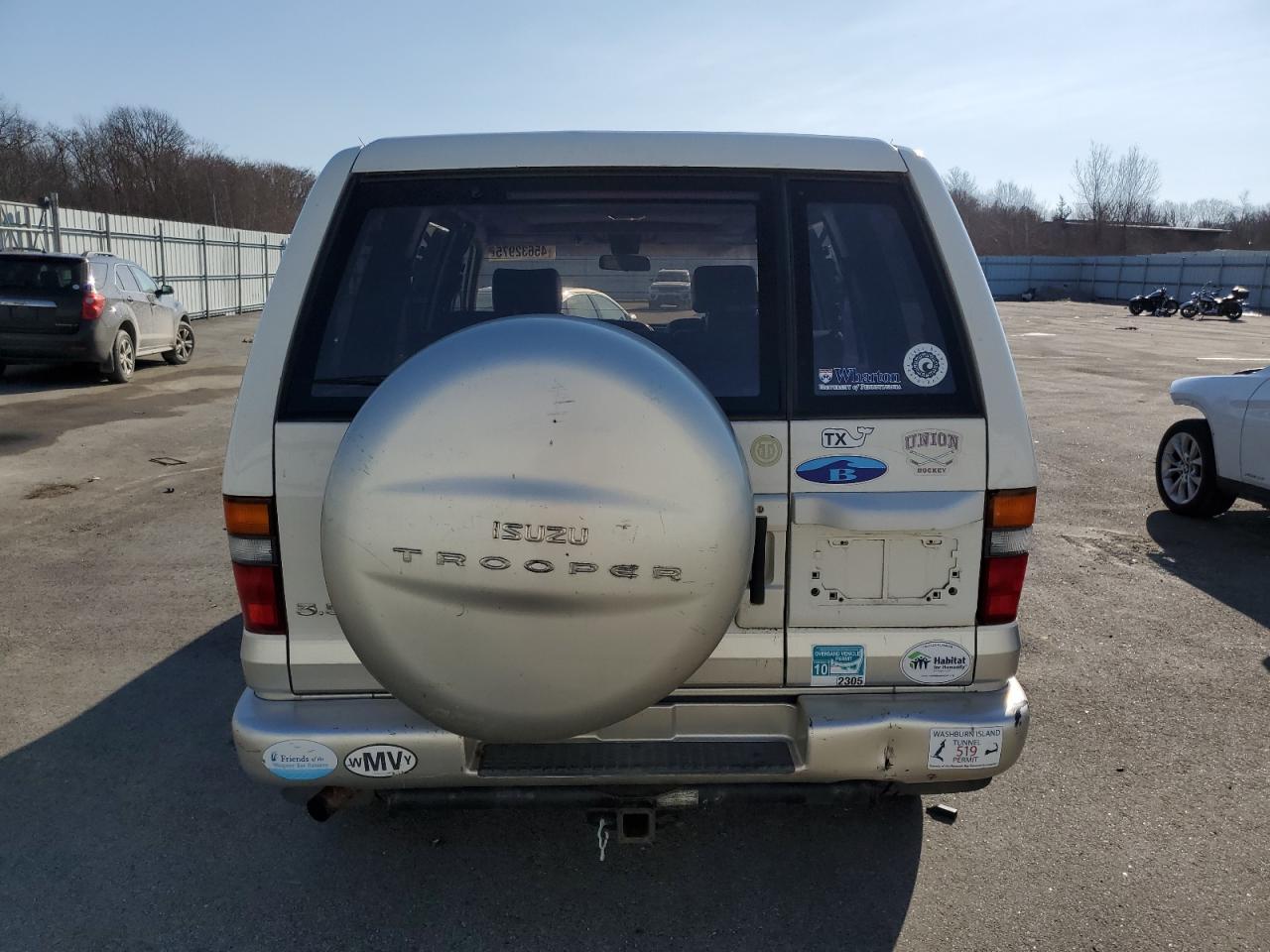 1998 Isuzu Trooper VIN JACDJ58X4W7915462 Copart auction photo, front end / minor dent/scratches damage thumbnail 6