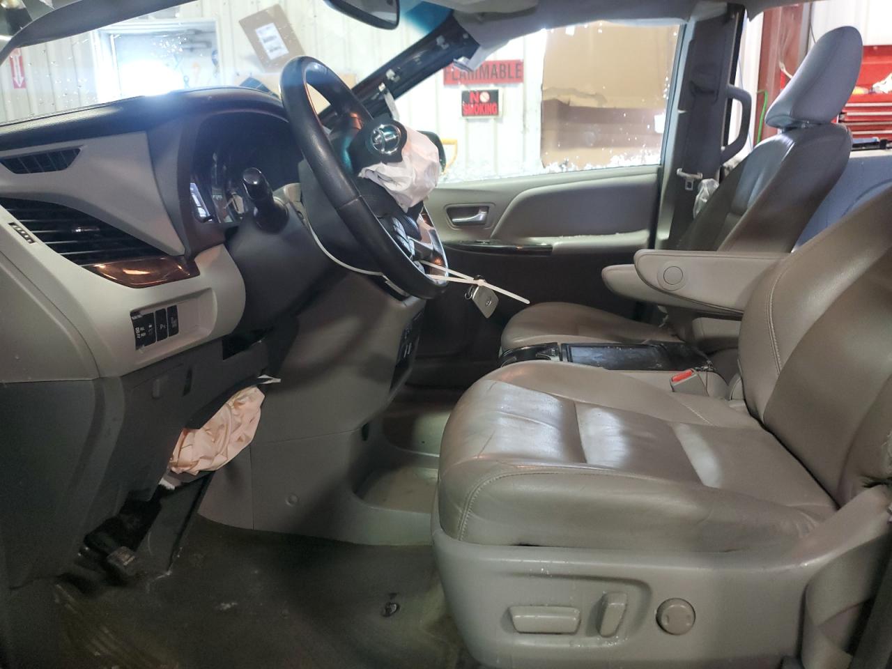 2015 Toyota Sienna VIN 5TDDK3DC3FS105560 Copart auction photo, front end / side damage thumbnail 7
